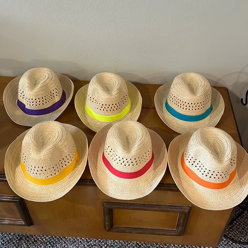 Straw adult fedora style hats.